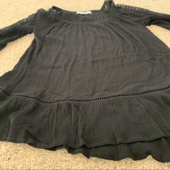 Fever black top with lace sleeve detail medium - Picture 4 of 8